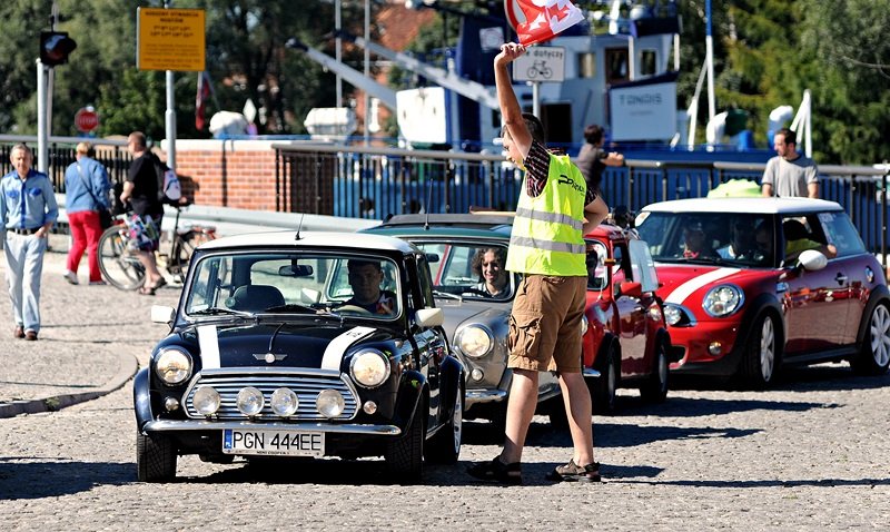 Elbląg, O godz. 13 mini auta wystartowały na trasę, której meta będzie w Skowronkach Elbląg, O godz. 13 mini auta wystartowały na trasę, której meta będzie w Skowronkach