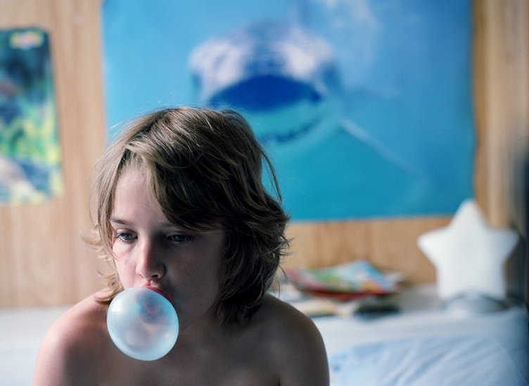 kadr z filmu Kauwboy. Chłopiec i kawka,