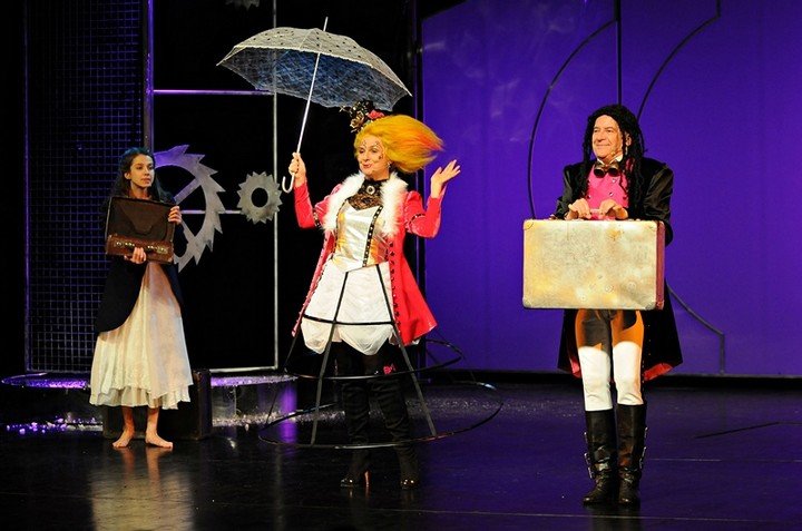 Elbląg, Na zdj. od lewej: Maria Semotiuk-Dziewczynka z zapałkami, Beata Przewłocka, Jerzy Przewłocki Elbląg, Na zdj. od lewej: Maria Semotiuk-Dziewczynka z zapałkami, Beata Przewłocka, Jerzy Przewłocki