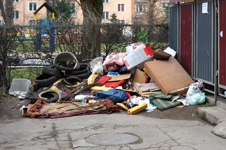 Elbląg, Tak wyglądał śmietnik na podwórku w kwadracie ulic: 1 Maja, Mączna, Giermków i Hetmańska