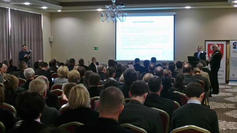 Elbląg, Samolotem na Warmię i Mazury