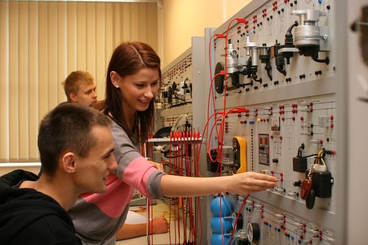 Z myślą o przyszłości studentów Z myślą o przyszłości studentów