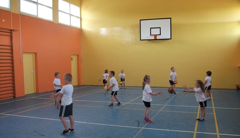 Elbląg, Węzina: bezinteresowna pomoc szkole