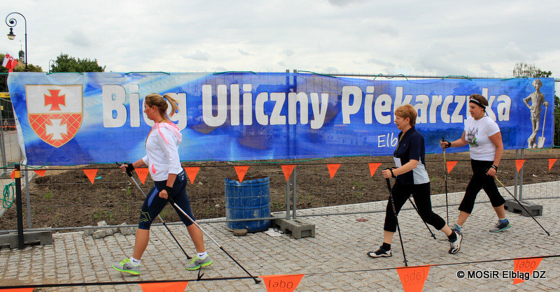 Elbląg, Piekarczyk pobiegnie z „kijkami” Elbląg, Piekarczyk pobiegnie z „kijkami”