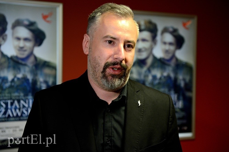 Elbląg, -  Z niepokojem patrzyliśmy na reakcje powstańców. Pokazywaliśmy im film jeszcze bez dźwięku, tylko z muzyką i widzieliśmy gigantyczne emocje na twarzach tych ludzi - mówi Piotr Śliwowski