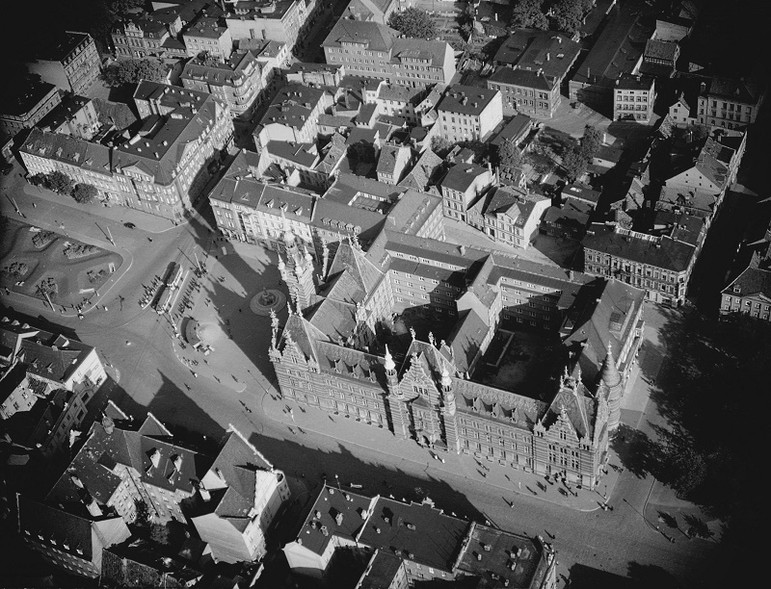 Elbląg, Przedwojenna fotografia przedstawiająca panoramę Pl. Słowiańskiego, 1 Maja, Chmurną, Krótką, Szpitalną z lotu ptaka Elbląg, Przedwojenna fotografia przedstawiająca panoramę Pl. Słowiańskiego, 1 Maja, Chmurną, Krótką, Szpitalną z lotu ptaka