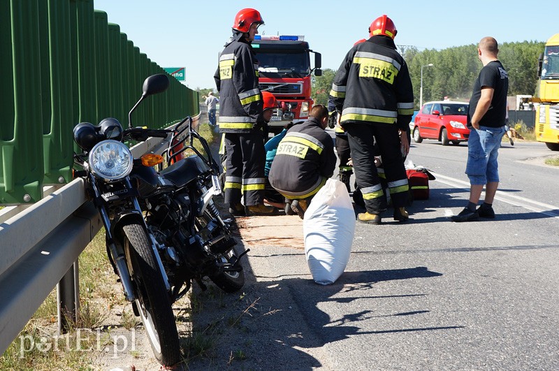 Elbląg, Wypadek w Nowinie: ranny motorowerzysta w szpitalu Elbląg, Wypadek w Nowinie: ranny motorowerzysta w szpitalu