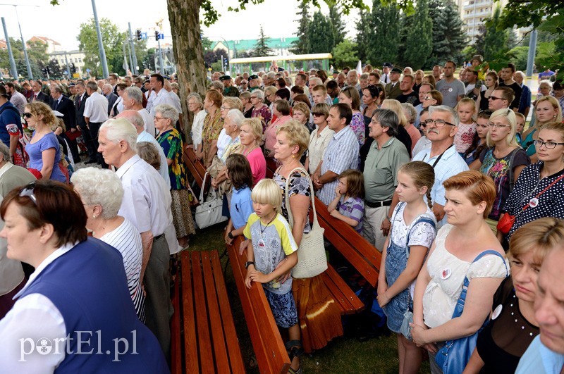 Elbląg, Pod Pomnik Polskiego Państwa Podziemnego przyszło kilkaset osób Elbląg, Pod Pomnik Polskiego Państwa Podziemnego przyszło kilkaset osób