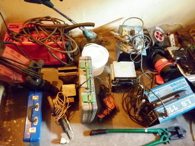 Elbląg, Włamywali się do garaży i kradli elektronarzędzia