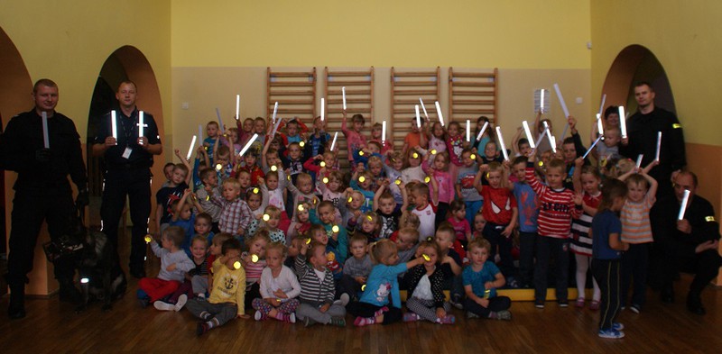 Elbląg, Rozdawali odblaski i uczyli dzieci, jak uchronić się przed atakiem psa