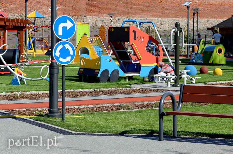 Elbląg, Plac zabaw już jest gotowy. W środę wielkie otwarcie Elbląg, Plac zabaw już jest gotowy. W środę wielkie otwarcie