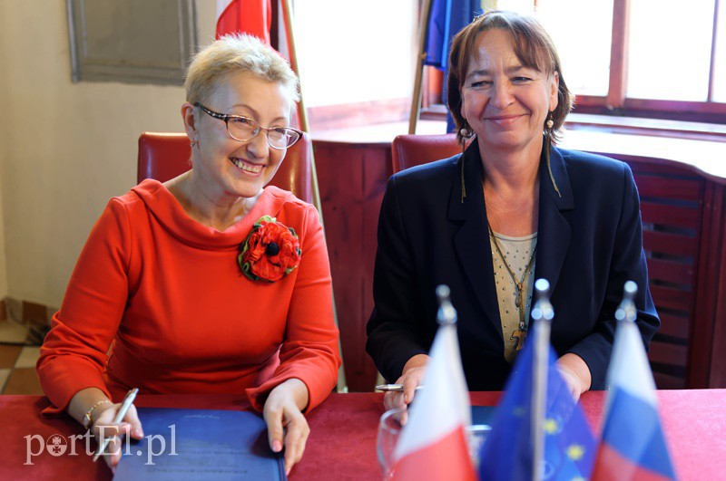 Elbląg, Panie dyrektor obu muzeów: elbląskiego i kaliningradzkiego podpisały umowę o dalszej współpracy