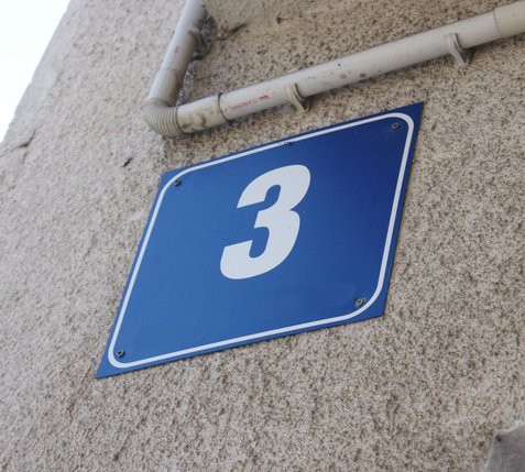 Elbląg, Budynki w Elblągu nie posiadają tablic z adresami