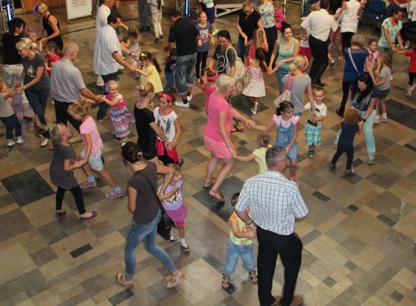 Mamo, tato zatańcz ze mną