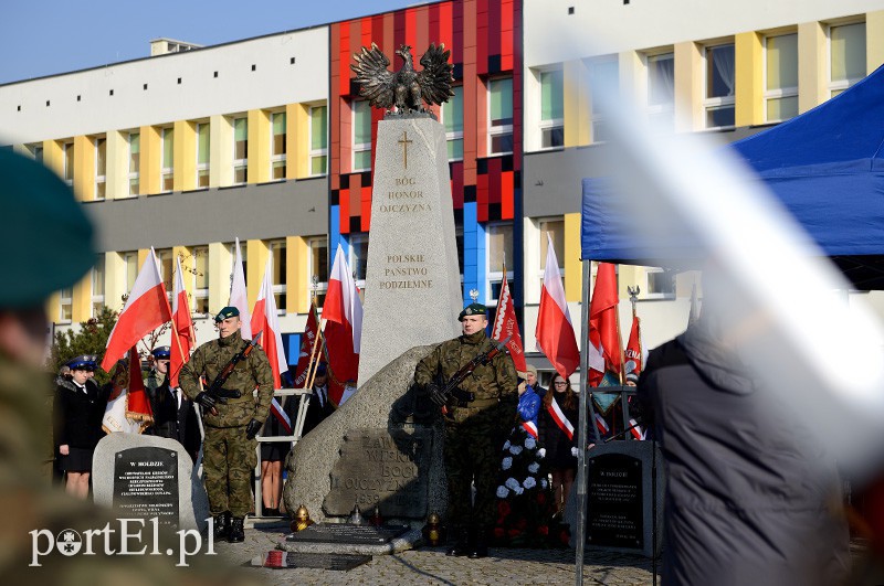 Elbląg, Dziś (14 lutego) przed pomnikiem PPP i żołnierzy AK uczczono pamięć bohaterów Elbląg, Dziś (14 lutego) przed pomnikiem PPP i żołnierzy AK uczczono pamięć bohaterów