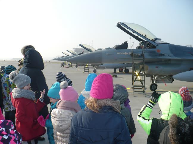 Elbląg, Uczniowie SP nr 21 z wizytą wśród lotników