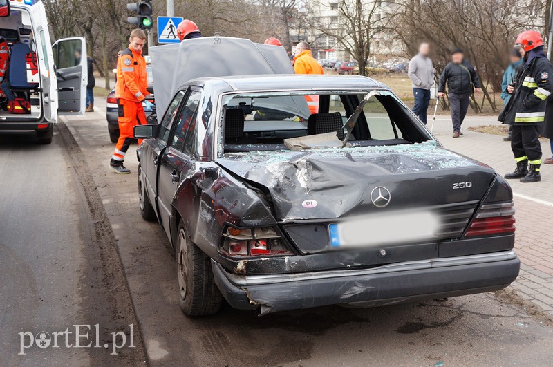 Elbląg, Wypadek na Grunwaldzkiej: dwie osoby w szpitalu