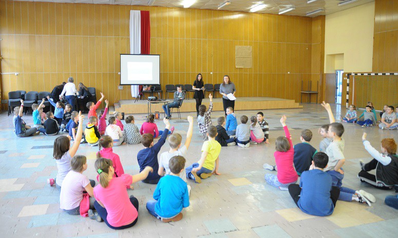 Elbląg, Wyjdź z cienia komputera w SP 9