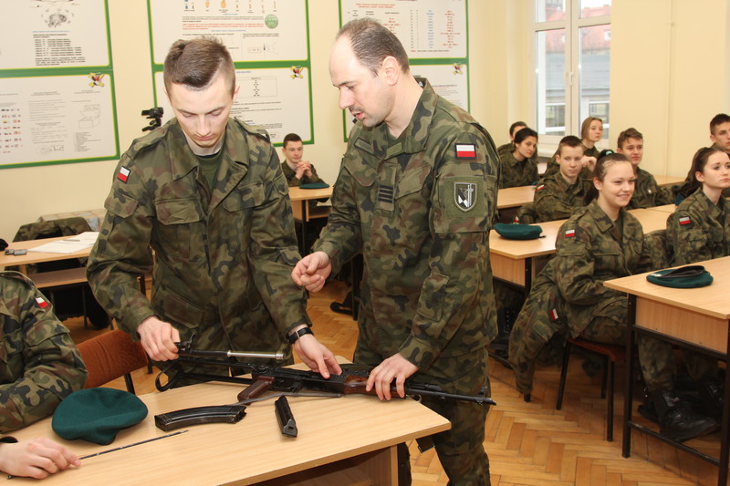 Elbląg, Targi szkolne z udziałem 16 PDZ i WKU Elbląg