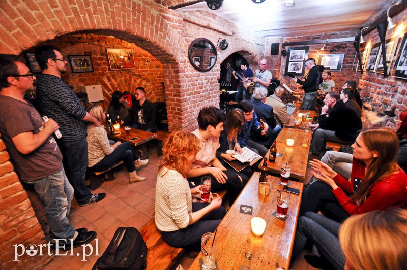 Elbląg, Wieczór jazzowy w Krypcie to okazja do posłuchania muzyki, ale i spotkania z przyjaciółmi