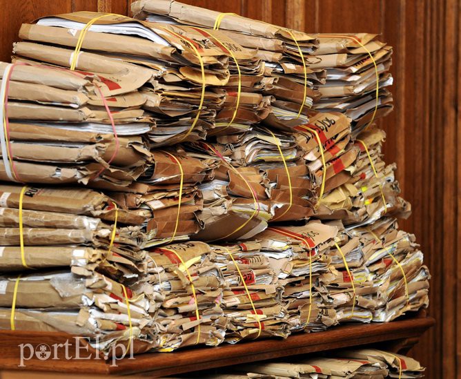 Elbląg, W czasie pierwszego procesu Jana R. i jego grupy zgromadzono blisko 300 tomów akt Elbląg, W czasie pierwszego procesu Jana R. i jego grupy zgromadzono blisko 300 tomów akt