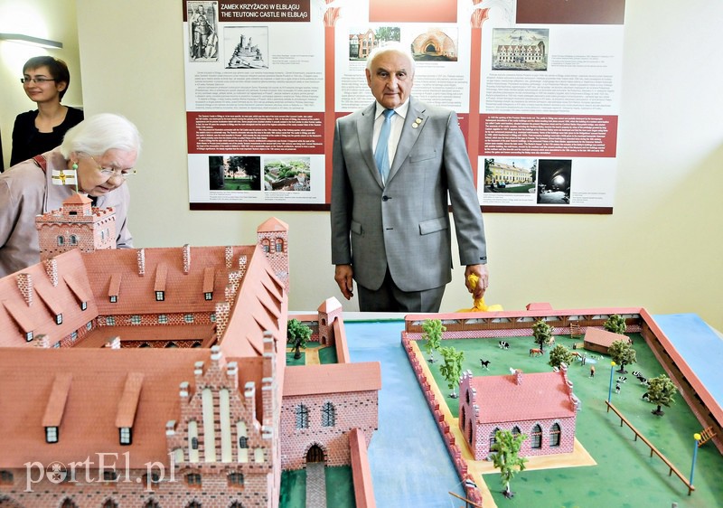 Elbląg, Makieta zamku krzyżackiego to prezent od urodzonego w Elblągu Hansa Joachima Pfaua Elbląg, Makieta zamku krzyżackiego to prezent od urodzonego w Elblągu Hansa Joachima Pfaua