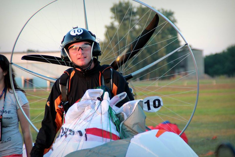 Elbląg, Motoparalotniarz z pasją i sukcesami