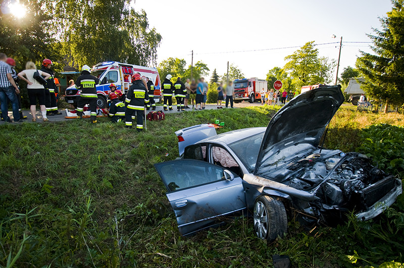 Elbląg, Audi zderzyło się z ciężarówką. Są ranni Elbląg, Audi zderzyło się z ciężarówką. Są ranni