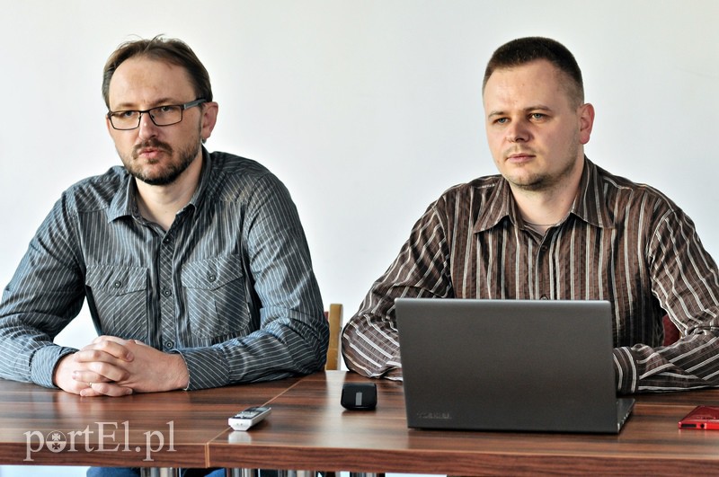 Elbląg, Marek Zajączkowski (z lewej) i Marcin Zakęs chcą skontrolować dwie miejskie spółki Elbląg, Marek Zajączkowski (z lewej) i Marcin Zakęs chcą skontrolować dwie miejskie spółki