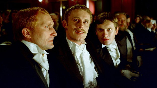 Kadr z filmu "Ziemia obiecana",