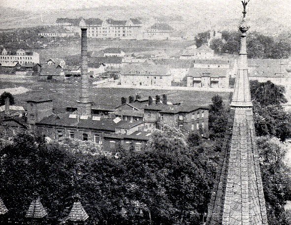 Elbląg, Widok na dawną mleczarnię z kościoła św. Anny, który znajdował się na wzgórzu na terenei dzisiejszego parku Traugutta