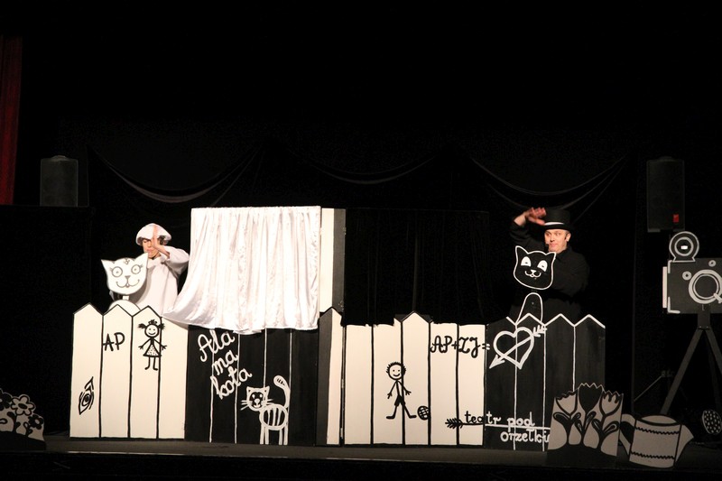 Elbląg, Zobacz świat w dwóch kolorach