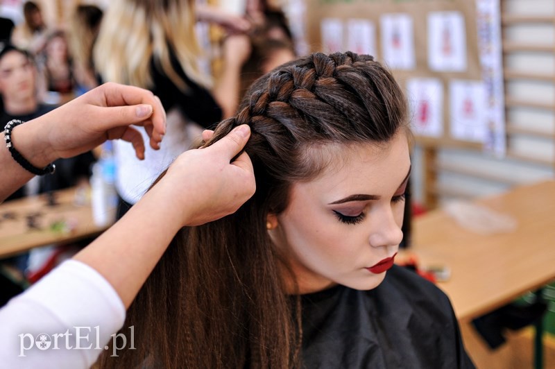 Elbląg, Większość fryzur oparta była na warkoczach, w różnych wariacjach i konfiguracjach Elbląg, Większość fryzur oparta była na warkoczach, w różnych wariacjach i konfiguracjach