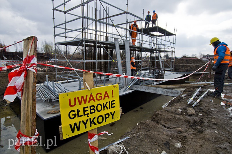 Elbląg, Trwa zbrojenie słupów podpór pod wiadukt Elbląg, Trwa zbrojenie słupów podpór pod wiadukt