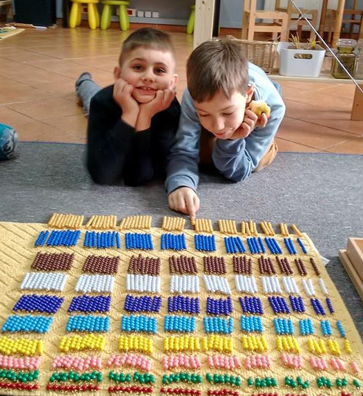 Szkoła Podstawowa Montessori – to dobry wybór dla dziecka? Szkoła Podstawowa Montessori – to dobry wybór dla dziecka?