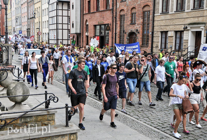 Elbląg, Studenci skończyli marsz na ul. Wodnej, tam czekały na nich dalsze atrakcje Elbląg, Studenci skończyli marsz na ul. Wodnej, tam czekały na nich dalsze atrakcje