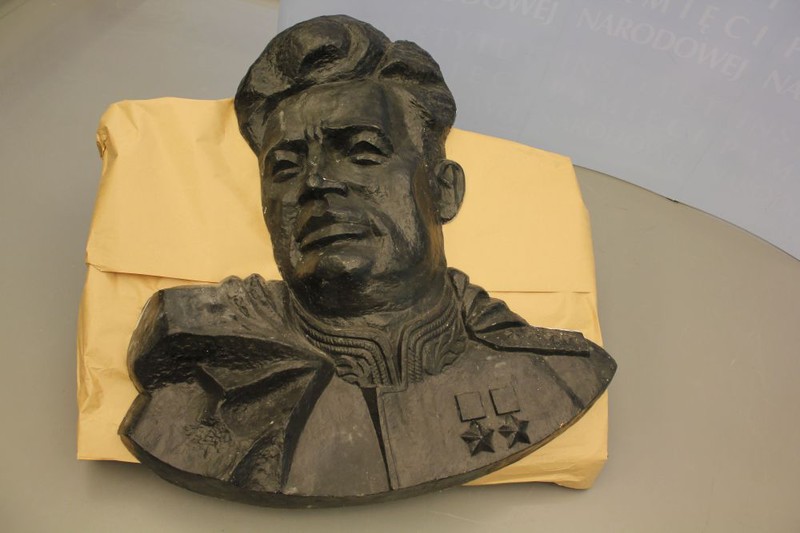 Elbląg, Popiersie generała trafi do skansenu Elbląg, Popiersie generała trafi do skansenu