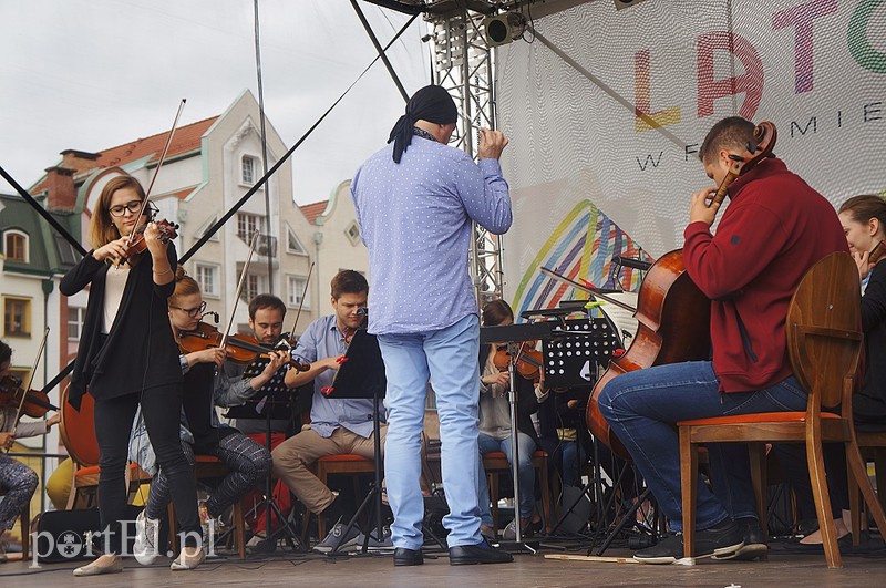 Elbląg, EOK zagrała m.in. na skwerze katedralnym w Elblągu