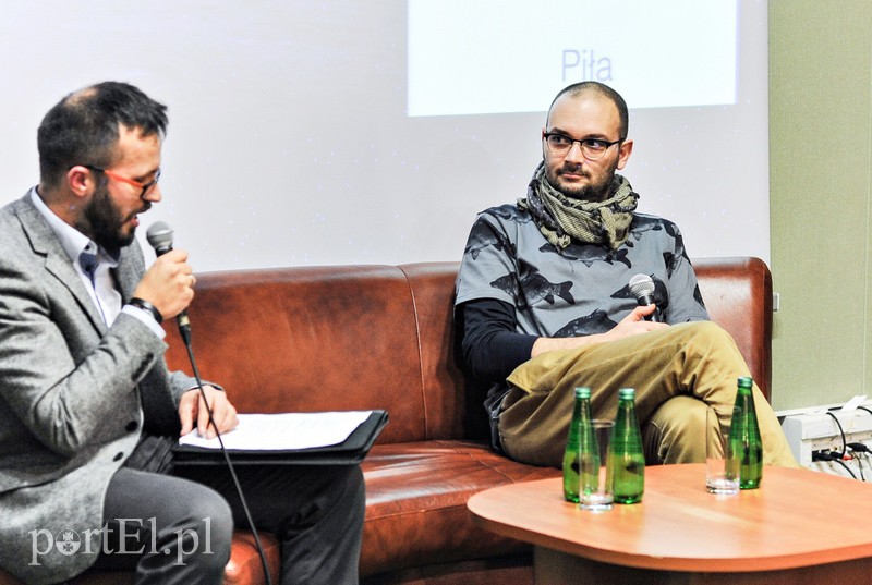 Elbląg, Spotkanie z Filipem Springerem (na zdj. po prawej) poprowadził Łukasz Kotyński Elbląg, Spotkanie z Filipem Springerem (na zdj. po prawej) poprowadził Łukasz Kotyński