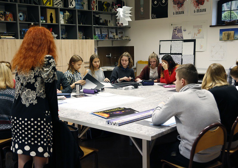 Elbląg, Uczniowie Liceum Plastycznego tworzą ilustracje