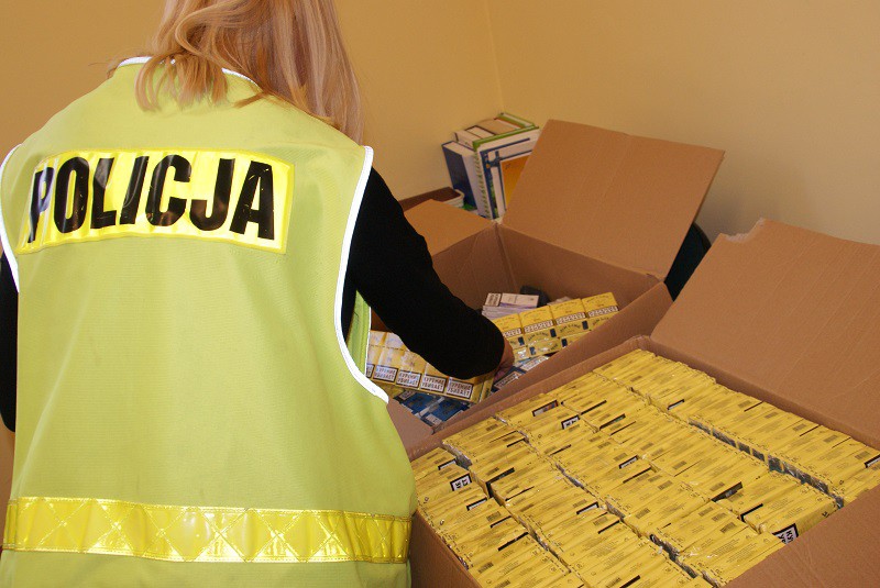 Elbląg, Przewozili ponad 16 tys. sztuk papierosów bez akcyzy Elbląg, Przewozili ponad 16 tys. sztuk papierosów bez akcyzy