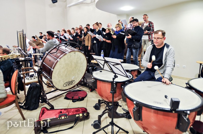 Elbląg, Muzycy przygotowują się do piątkowego koncertu w Pelplinie