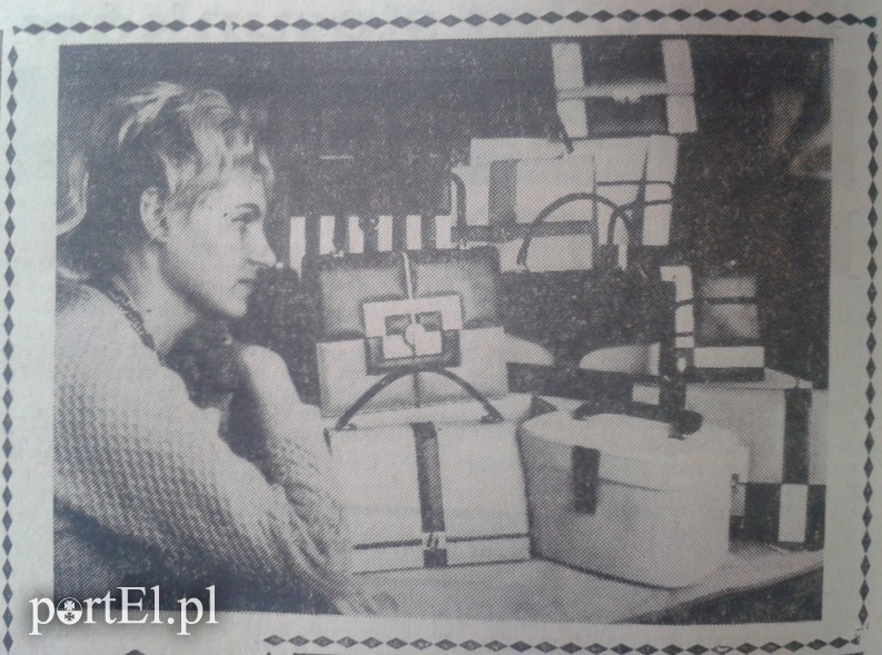 Elbląg, Na zdjęciu: kolekcja modnych torebek damskich w stylu op-art.