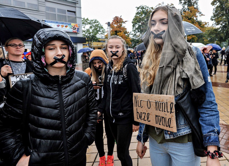 Elbląg, Czarny marsz - tak licznej demonstracji w Elblągu dawno nie było