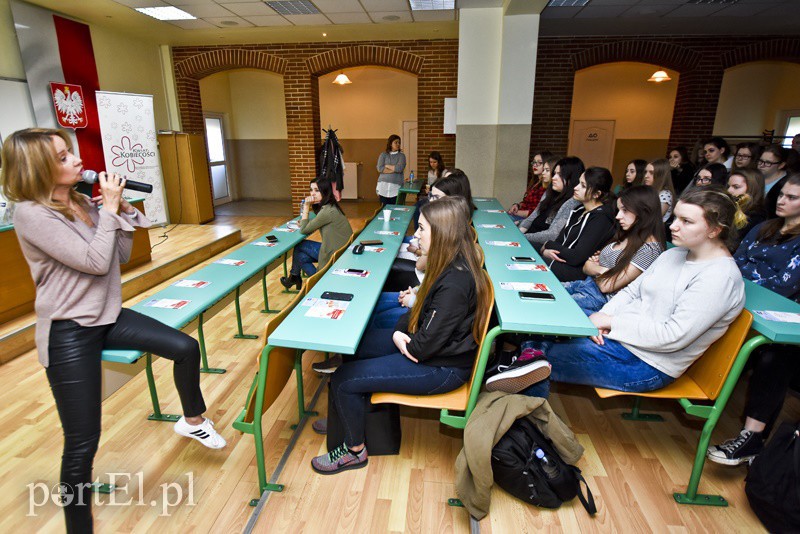 Elbląg, W spotkaniu z Idą Karpińską wzięły udział uczennice III LO