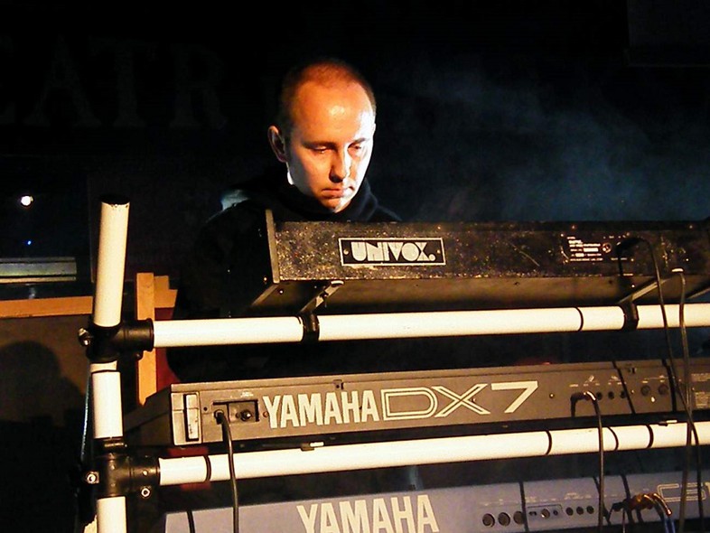 Elbląg, Piotr Krupski w dwóch wcieleniach: jako twórca muzyki elektronicznej... Elbląg, Piotr Krupski w dwóch wcieleniach: jako twórca muzyki elektronicznej...