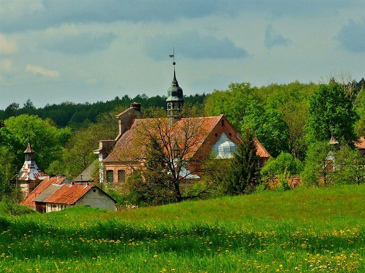 Elbląg, Widok na kościół w Chwalęcinie