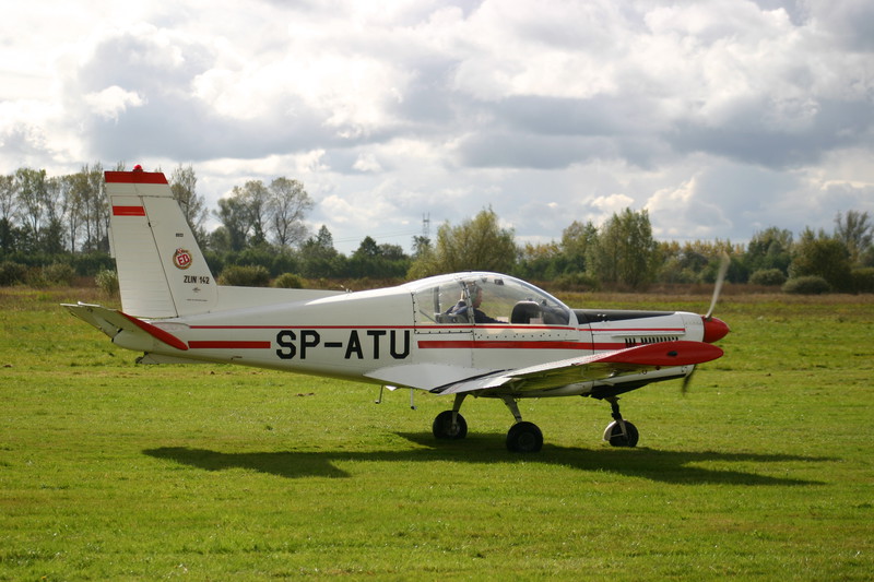 Elbląg, Samolot Zlin-142