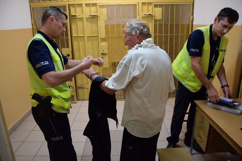 Elbląg, Pijany i agresywny 76-latek Elbląg, Pijany i agresywny 76-latek