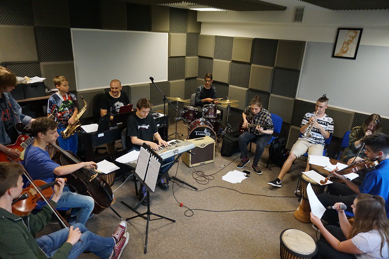 Elbląg, Krzywda zaprasza do wspólnego muzykowania